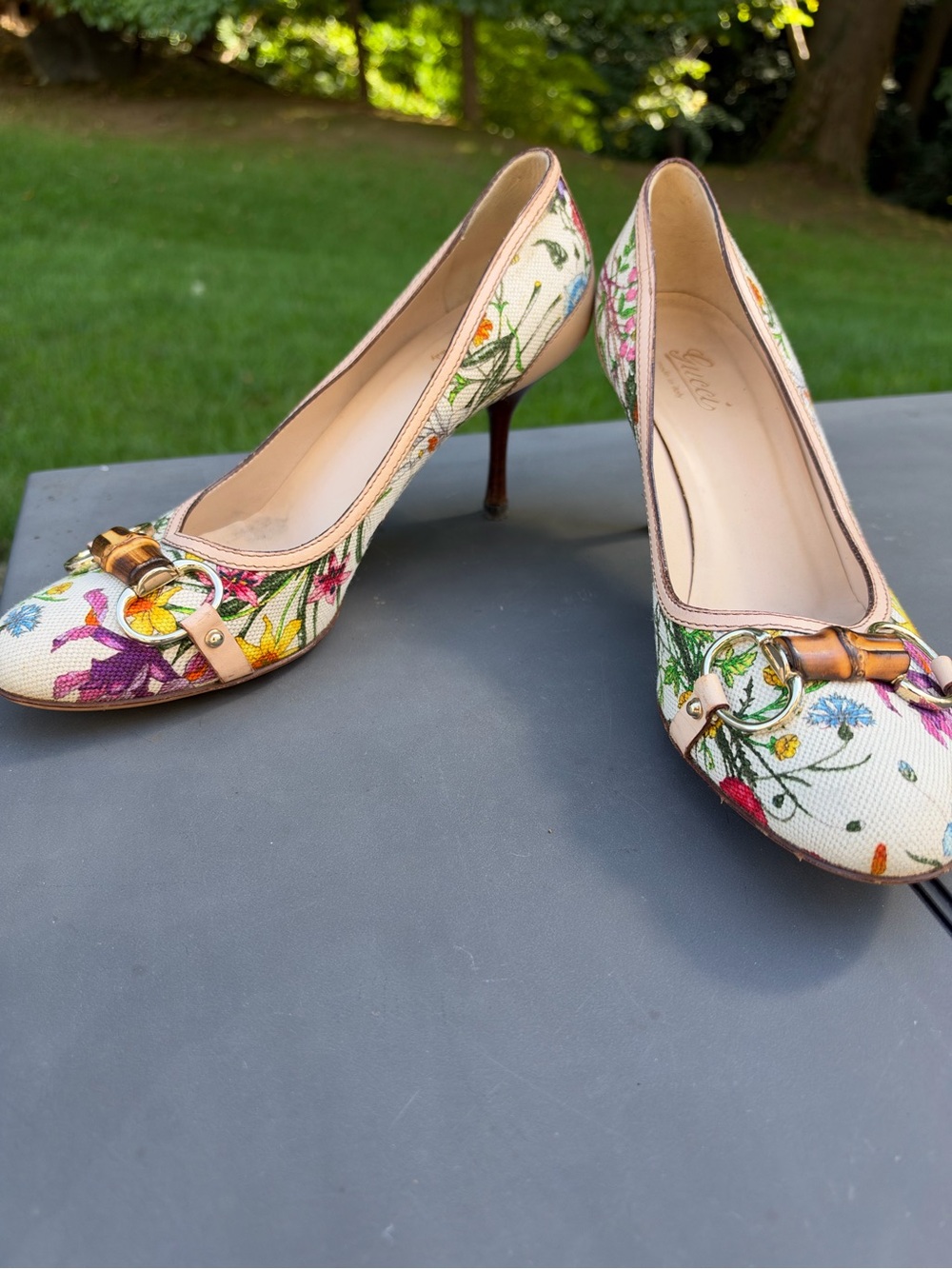 Gucci Floral Canvas Mid-Heel Pumps in Cream with Multicolor Bloom